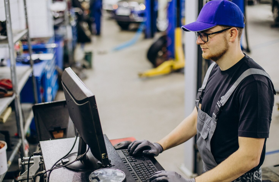 Boost Efficiency: Online Repair Service Scheduling & Workflow Management Systems